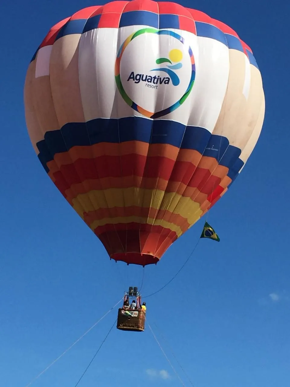 Balão com marca de cliente em voo